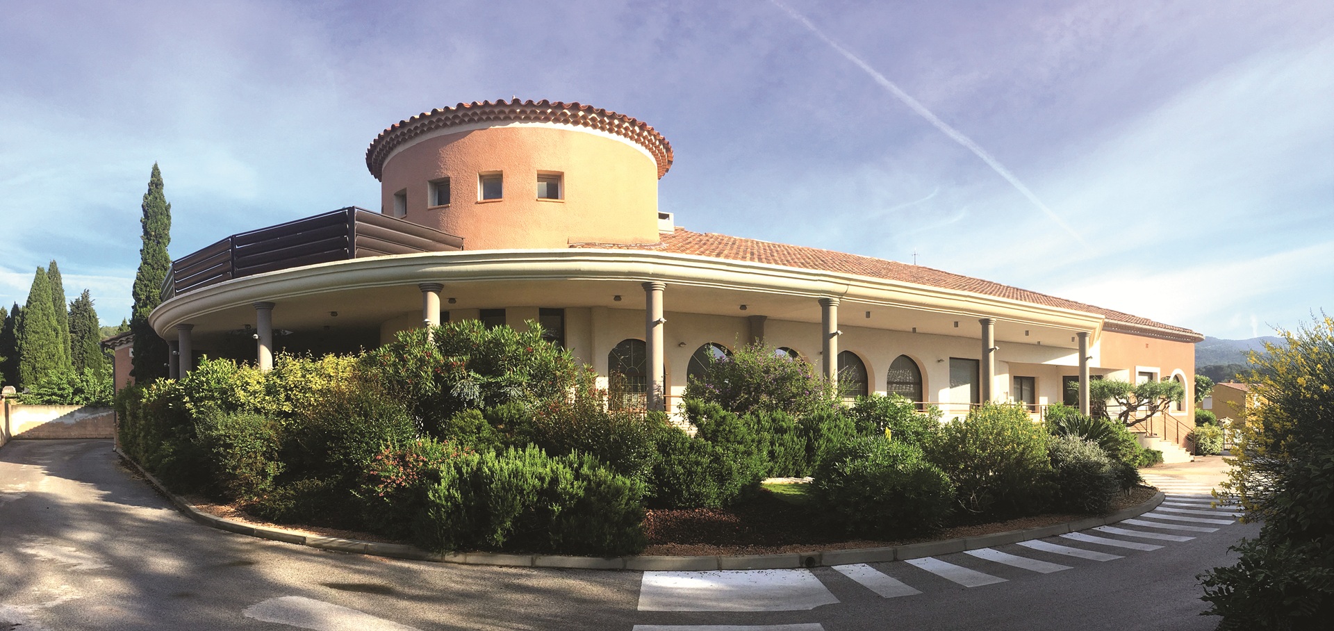 Crematorium_cuers_facade_panoramique